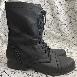 Madden Girl Laced Side Zip Combat Boots in Black Size 7